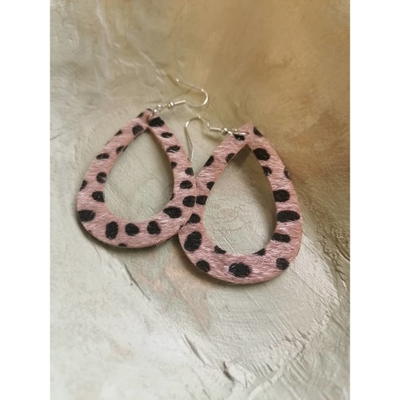 Faux Fur Cheetah Hollow Out Teardrop Dangle Earrings - Picture 2 of 3